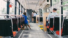 Veste bună pentru cei care vor să se tatueze! O țară din Europa le oferă transport în comun gratuit pentru un an întreg